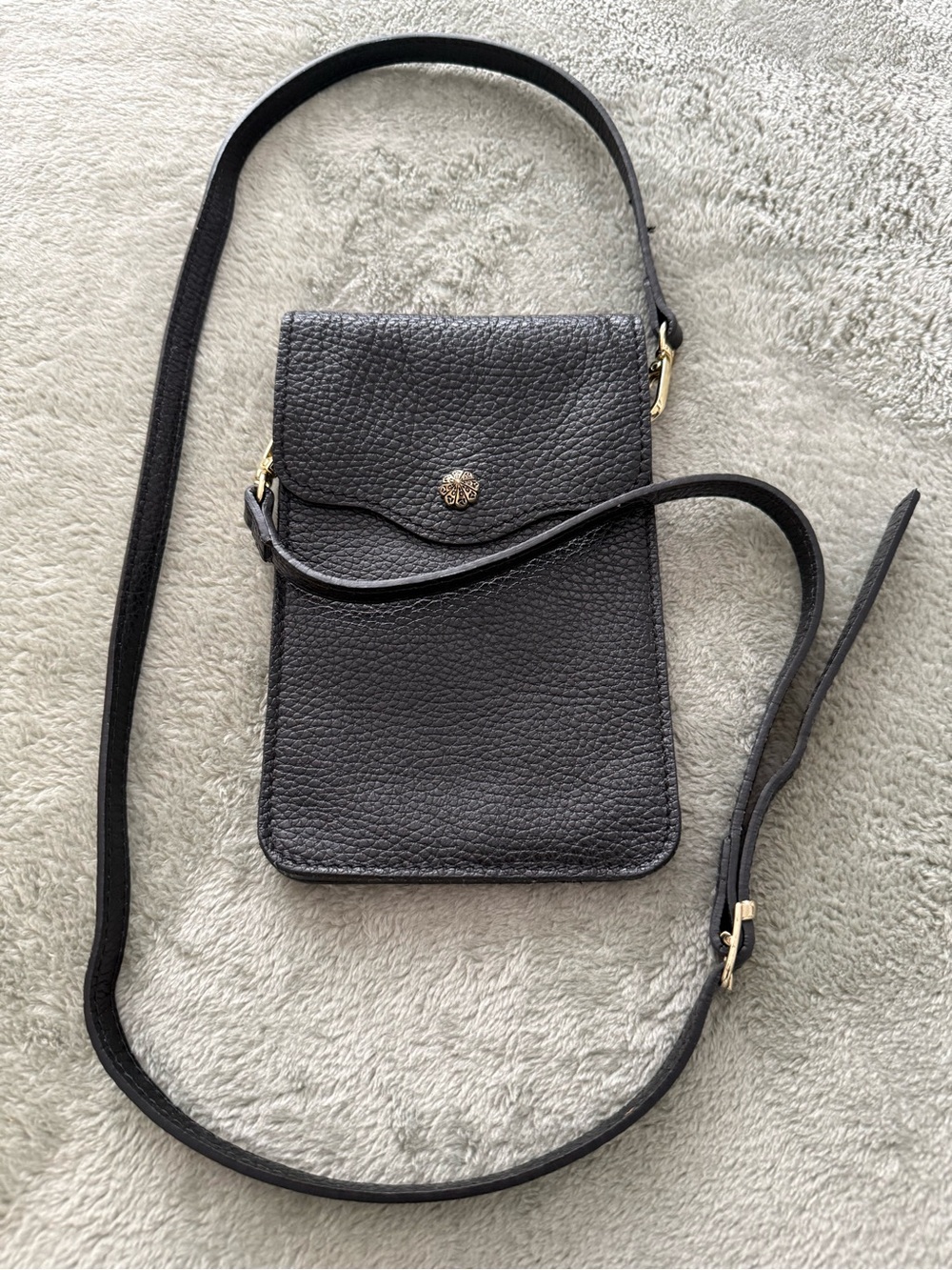 Black Pebbled Leather Crossbody Phone Bag - Isadora, made in Italy.